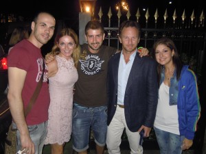Geri Halliwell con il compagno Christian Horner e alcuni fan