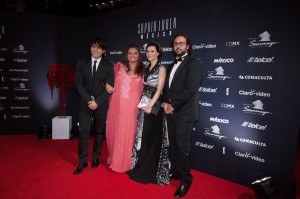 Laura Pausini sul red carpet con Paolo Carta, Sandra García-Sanjuán e il marito Ignacio Maluquer Uson