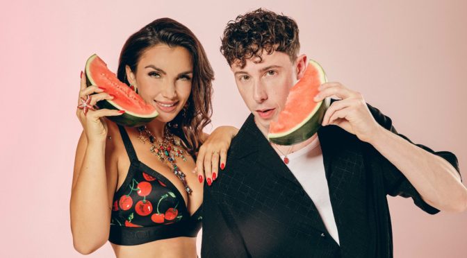 Elettra Lamborghini gioca a “Dire Fare Baciare” nel nuovo singolo con Shade